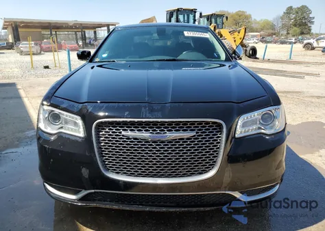 2019 Chrysler 300 Touring z USA, uszkodzony, nr VIN 2C3CCAAG1KH733179